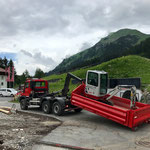 Bagger TB 216 verladen beim sport.park, mit U530