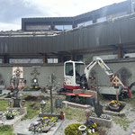 Neue Urnengräber anlegen am Friedhof
