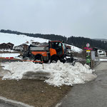 Loipenbeginn Schnee schieben Filomenabrücke, mit Leihholder und Müller-Aufbau