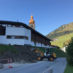 Kanalbaustelle Schule fertig machen