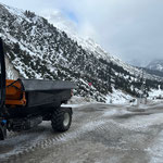 Unitrac, Streudienst für Winterwanderweg beim Hangar
