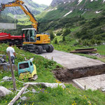 Bodenplatte und Schacht setzen