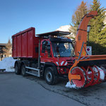 Schneetransporte für Loipe, mit U530 und Fräse