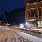 Holder beim Gemeindezentrum