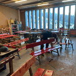 Spazierwegbänke reparieren in der Tischlerei