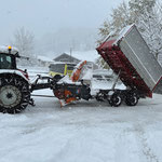 Schnee abkippen Schlosskopfumkehrplatz, Hängerfräse