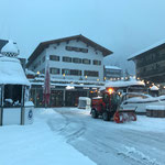 Morgendliche Schneeräumarbeiten in "Neu-Kampen", Rüfiplatz