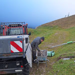 Hülse betonieren für Winterwanderweg in Zug