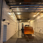 Fahrzeugpflege in der Waschhalle