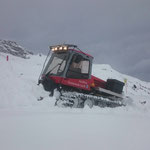 Paana im Winterwanderwegeinsatz in Oberlech