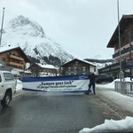 Banner aufhängen für "Kampen goes Lech"