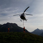 Material für Klettersteig Karhorn für Hubschraubertransport vorbereiten anliefern