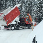 Unimog 530 Schneecontainer kippen Bruchhalde