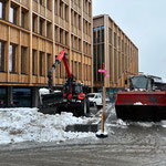 Schneeräumung beim Gemeindezentrum, Sitzstufen räumen