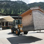 Hütte stellen für Ausschank Abendkonzerte und Heimatabende am Schulplatz