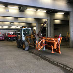 Unimog 1600 - Pflug mit Lader 509 rangieren