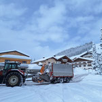 Steyr 6190 CVT mit Hängerfräse, Schneeabkippstellen