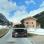 Schneestangen einsammeln mit Schiltrac am Omesberg...