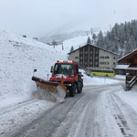 Pflugdienst mit Unimog 400