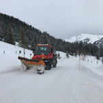 U400 mit Schneepflug in Zug