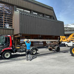 Abtransport Dach Skikindergarten-Container vom Schulplatz zum Bauhof