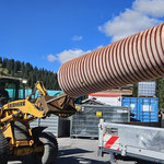Rohr für Wegebau verladen