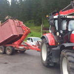 Altholzcontainer leeren