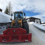 Lader 550 Eiskratzen am Omesberg