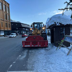 Lader 538 mit Eiskratzer im Zentrum