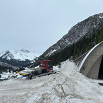 Tunnelübergang vorbereiten Winterwanderweg Zürs-Lech