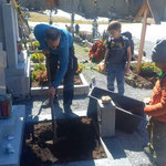 Urne beisetzen am Friedhof