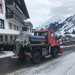 Unimog 400 morgendlicher Splittdienst