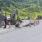 Arbeiten für Stromversorgung Kreisverkehr Zürs