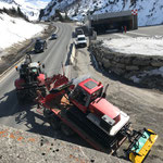 Winterwanderweg Zürs-Lech: Abladen des Paana für Schneeverschubarbeiten Übergang Galerie