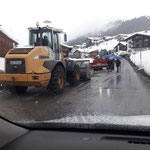 Lader 524 und Lader 550, Gehsteig Richtung Platte Schneesohle entfernen