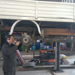 Bremsen reparieren an Pritschenwagen