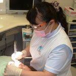 歯科衛生士は担当制で、健康を守り維持するお手伝いをしています。