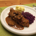 Festtagsbraten mit Maronen-Steinpilz-Soße