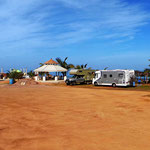 Unsedr Campingplatz mit Blick aufs Meer.