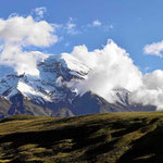 Der Chimborazo im Sonnenschein, der höchste Berg in Ecuador, 6310 m hoch.