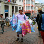Straßenhändler in Quito, solch ein Leben ist sicherlich sehr hart.