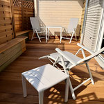 bequeme Gartenmöbel auf der Südterrasse