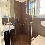 Bad en suite, Eckdusche
