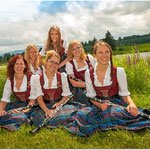 Klarinette: Marina Trunzer, Carolin Jörg, Andrea Jörg, Julia Heiligensetzer, Nicole Mohr und Eva Neuhauser (von oben und v.l.n.r.)