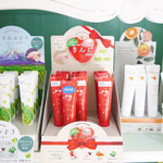 持ち運びに便利なミニタイプのハンドクリームです。日本製です。　各￥550