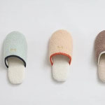 素足に気持ちいいマイクロファイバー素材のスリッパです。　各￥1,100