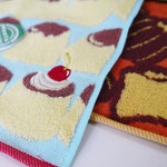 ふんわりと優しい触り心地の今治タオルハンカチです。ワンポイントの刺繍も可愛いですよ～　他にも柄違いがございます☆　各￥770