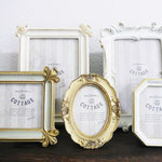 雰囲気たっぷりのフォトフレームです。エレガントなインテリアにピッタリ☆　小さいタイプ￥1,320～　大きいタイプ￥2,640～