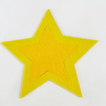 ダブルスターのフェルトコースターです。少し色の濃い星は取り外すこともできます。のんびりタイムのお供にどうぞ！ポリエステル100％　￥220