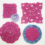 ハンドメイド作家「ami ami 521」さんのドイリーです。太い糸は純毛です。おひとつ￥300～